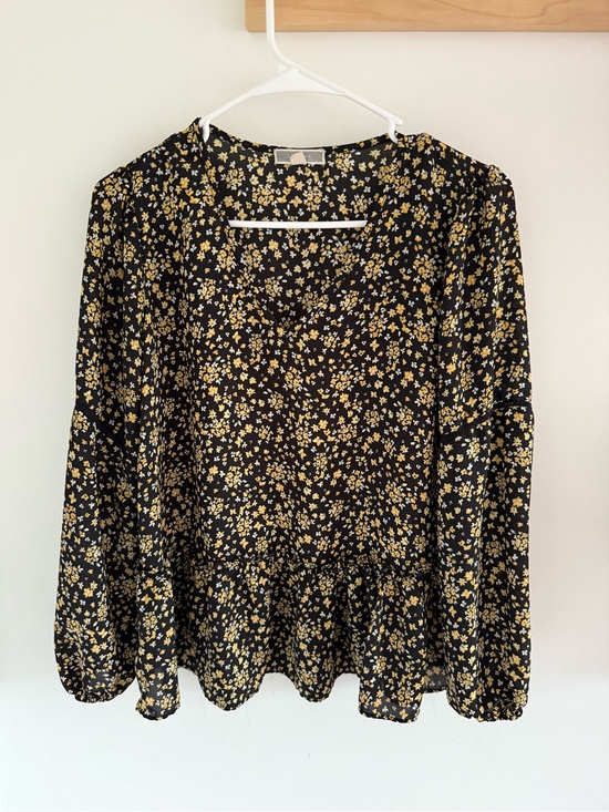 Pleione Tops - Pleione black ditsy floral peplum blouse Size Small